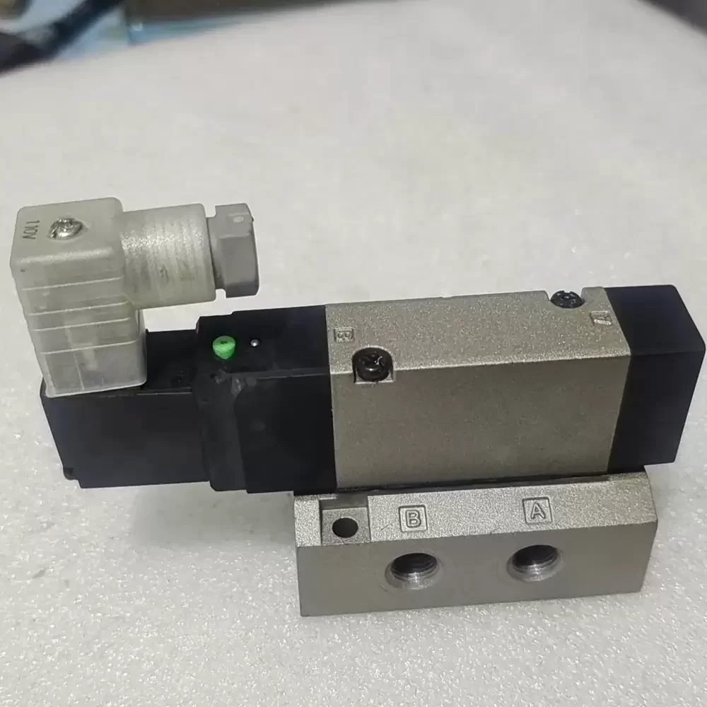 4KB210-L CKD 110VAC 0.7MPa Pilot-Operated 5-Port Solenoid Valve 4KB210-L CKD 110VAC 0.7MPa Pilot-Operated 5-Port Solenoid Valve