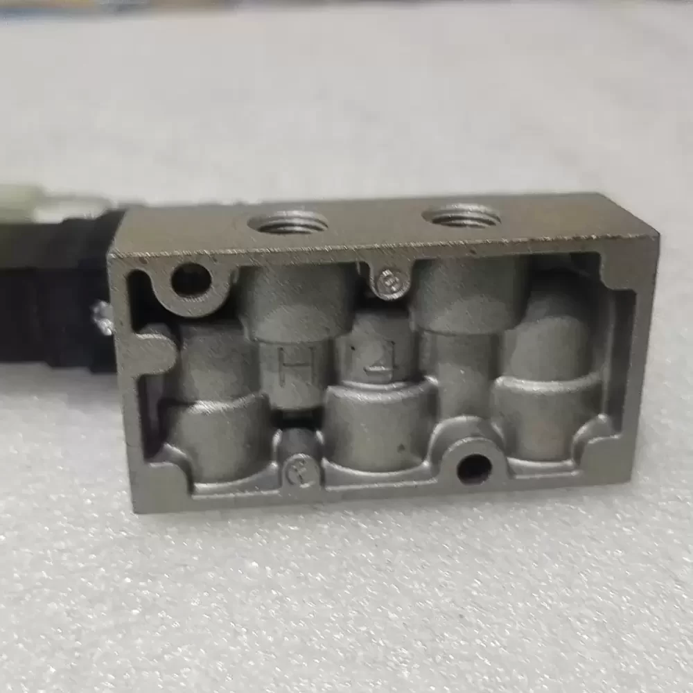 4KB210-L CKD 110VAC 0.7MPa Pilot-Operated 5-Port Solenoid Valve 4KB210-L CKD 110VAC 0.7MPa Pilot-Operated 5-Port Solenoid Valve