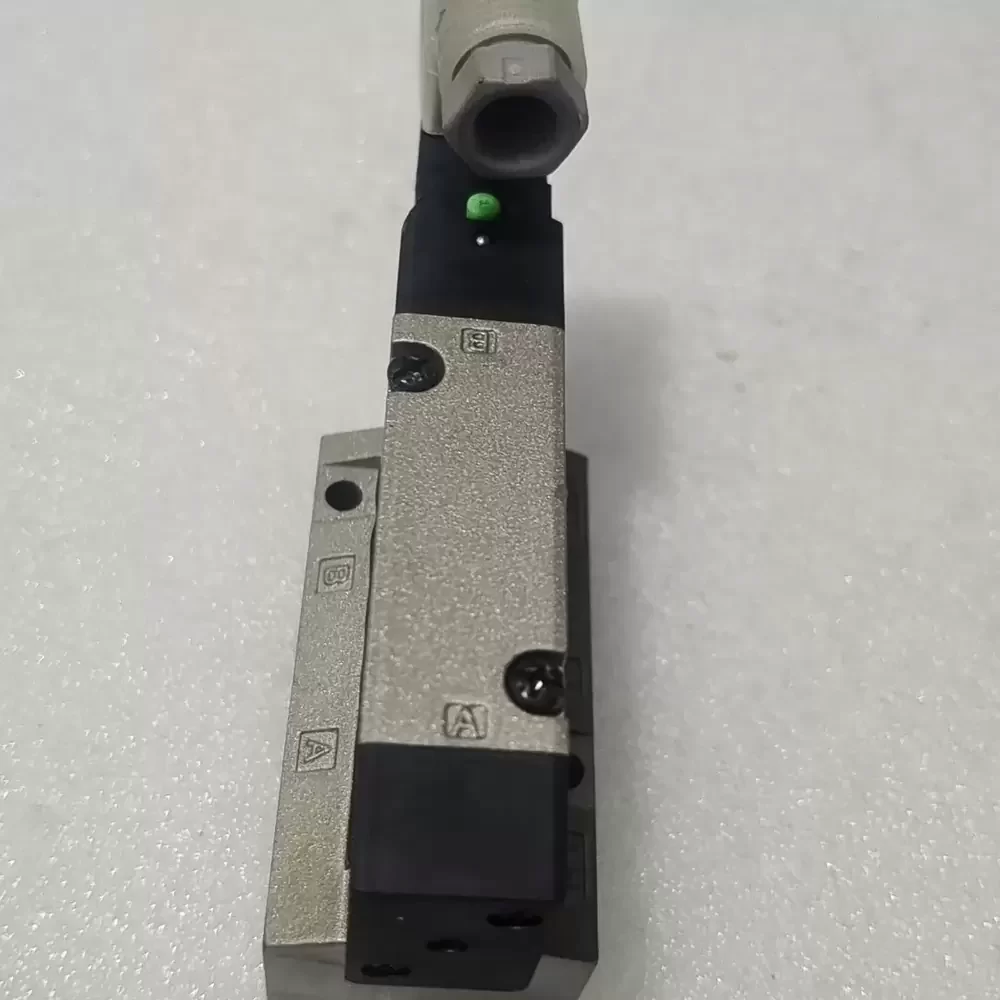 4KB210-L CKD 110VAC 0.7MPa Pilot-Operated 5-Port Solenoid Valve 4KB210-L CKD 110VAC 0.7MPa Pilot-Operated 5-Port Solenoid Valve