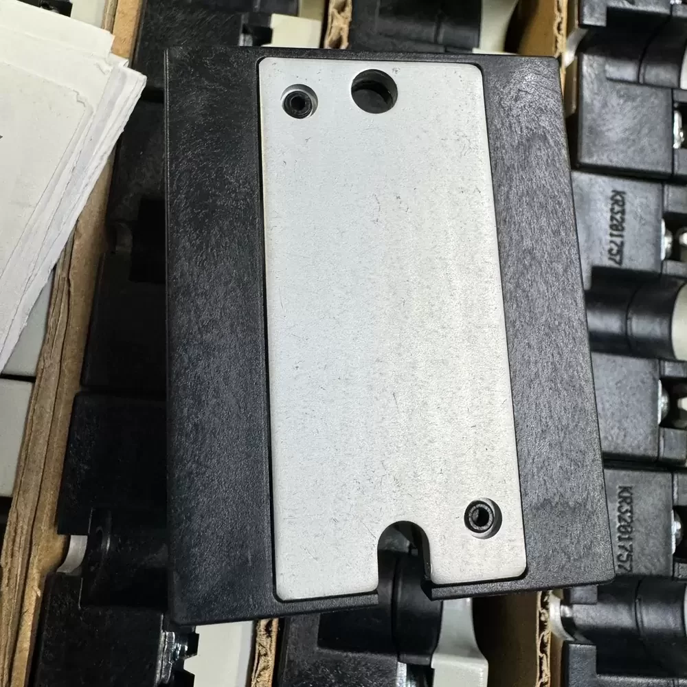 RM1E40AA50 Carlo Gavazzi 460VAC 50A Solid State Relay RM1E40AA50 Carlo Gavazzi 460VAC 50A Solid State Relay