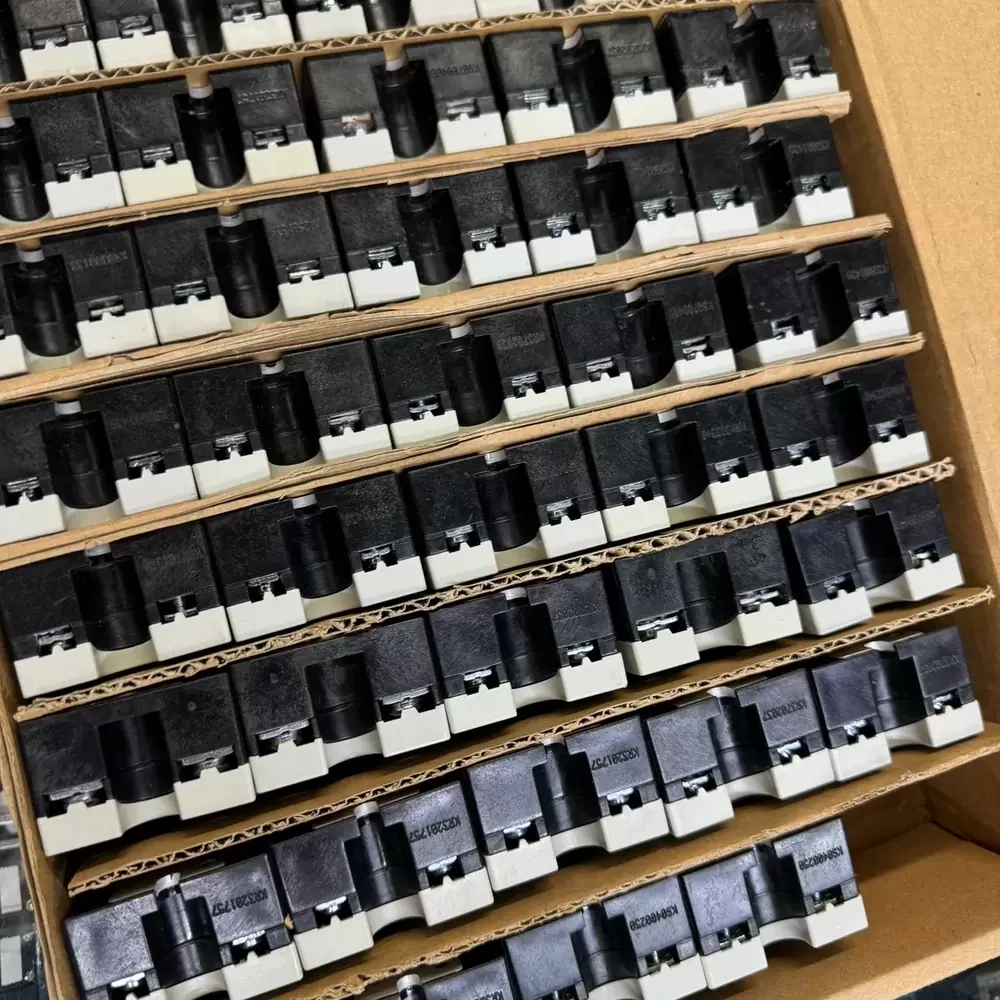RM1E40AA50 Carlo Gavazzi 460VAC 50A Solid State Relay RM1E40AA50 Carlo Gavazzi 460VAC 50A Solid State Relay